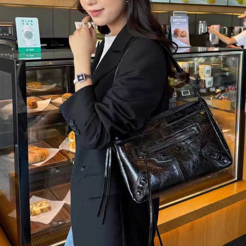 Torba od PU kože za rame i crossbody, retro velika kapaciteta tote s metalnim ukrasima, europsko-američki stil
