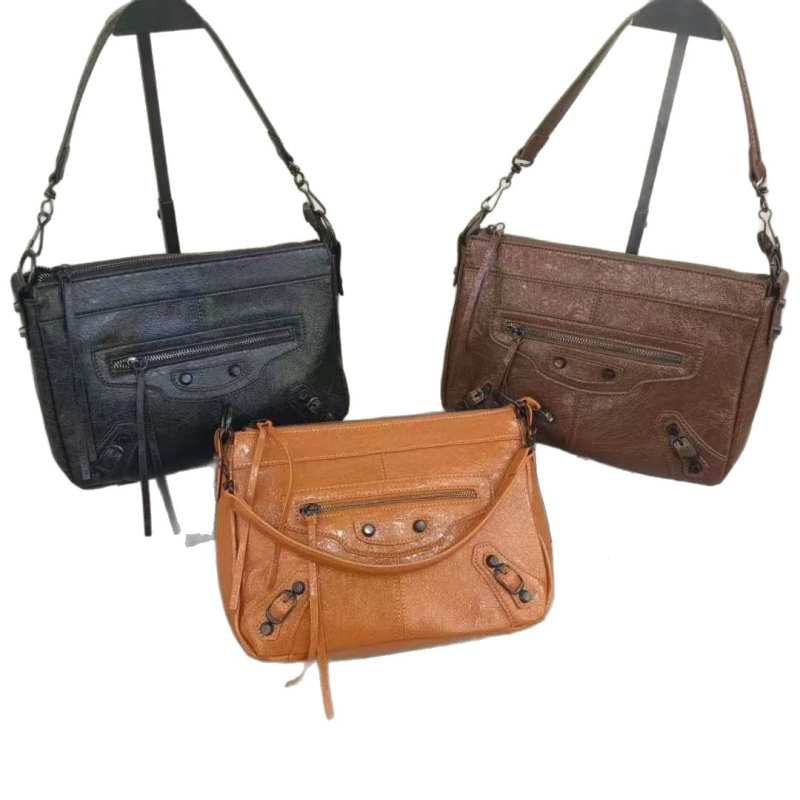 Torba od PU kože za rame i crossbody, retro velika kapaciteta tote s metalnim ukrasima, europsko-američki stil