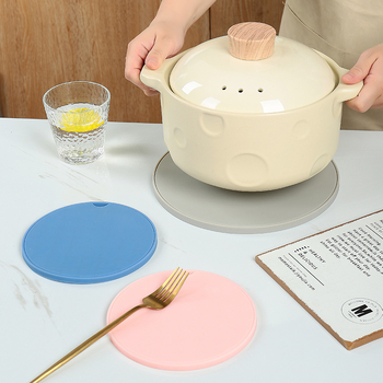 Covoraș circular izolant din silicon pentru veselă și oale, rezistent la căldură, protecție împotriva arsurilor, design minimalist monocrom