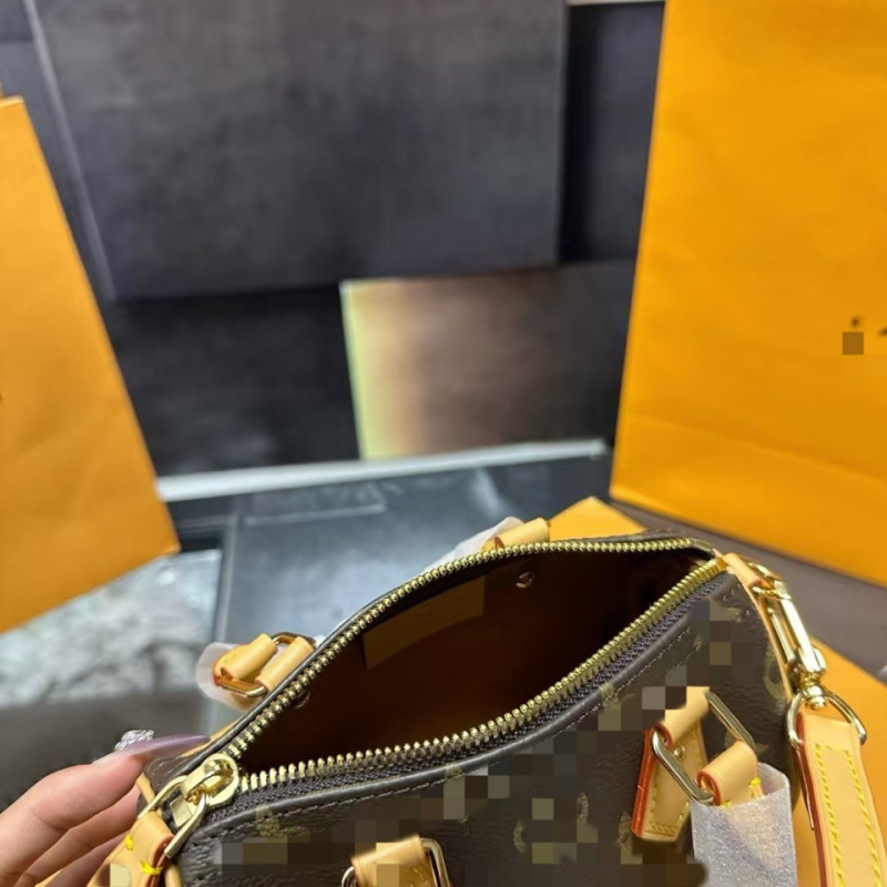 Ženska mini torbica u obliku jastuka, trend monogram torba preko ramena i crossbody, PVC za svakodnevnu upotrebu