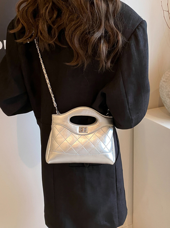 Chanel inspirirana torba s lancem, teksturirana mini torbica za ramena, 2025