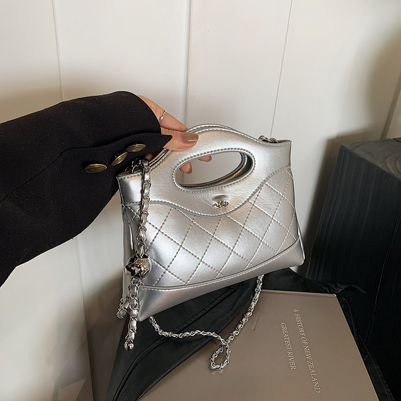 Chanel inspirirana torba s lancem, teksturirana mini torbica za ramena, 2025