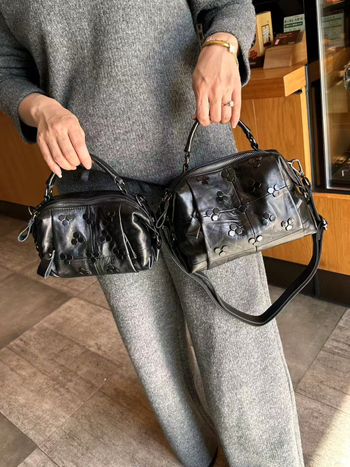 Torba od ovčje kože s rivetima u obliku jastuka, velika kapaciteta, višestruke pregrade, ramena i crossbody, meka koža