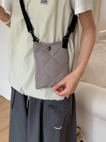Ženska torbica za rame, jesen-zima 2025, kvadratna vezenina, mala nylon crossbody torba, stil bucket