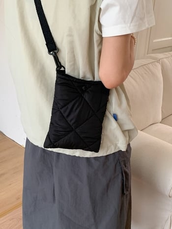 Ženska torbica za rame, jesen-zima 2025, kvadratna vezenina, mala nylon crossbody torba, stil bucket