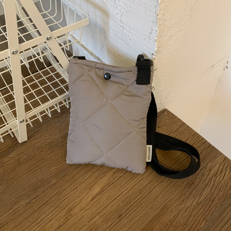 Ženska torbica za rame, jesen-zima 2025, kvadratna vezenina, mala nylon crossbody torba, stil bucket