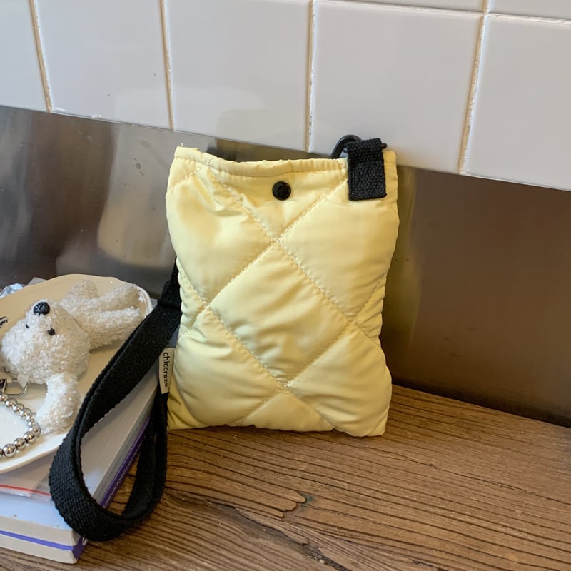 Ženska torbica za rame, jesen-zima 2025, kvadratna vezenina, mala nylon crossbody torba, stil bucket