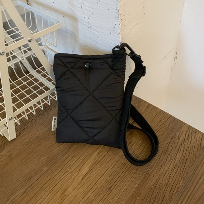 Ženska torbica za rame, jesen-zima 2025, kvadratna vezenina, mala nylon crossbody torba, stil bucket