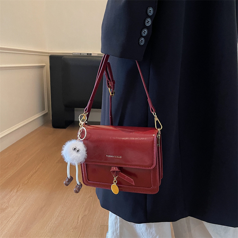 2025 nova ženska crossbody torba – kompaktna kvadratna torba s retro teksturom