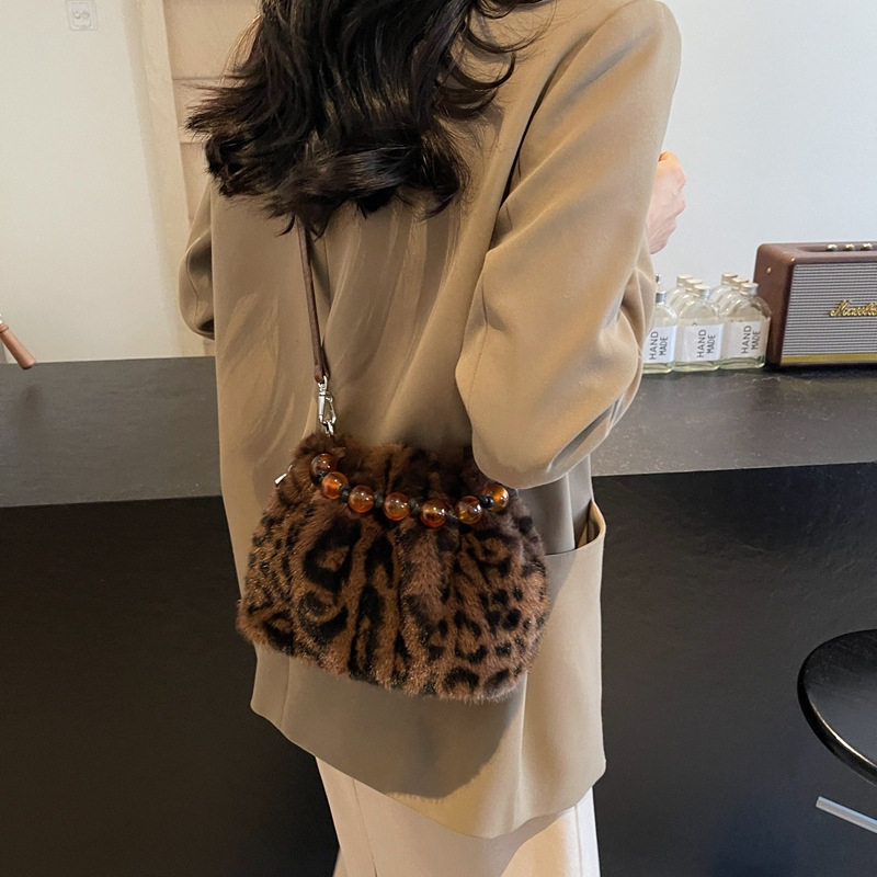 Jesenska 2025. Moderna bucket torba za žene, casual stil, s crossbody naramenicom