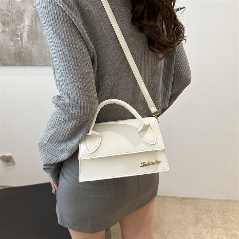 Ženska crossbody torba u francuskom stilu, jednostavna i elegantna; mala kvadratna torba za sve sezone, 2025 dizajn