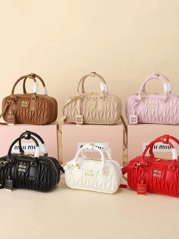 2024 nova ženska PU crossbody torbica, bowling stil, vodoravni kvadratni oblik, srednja veličina, zatvarač, svakodnevna upotreba