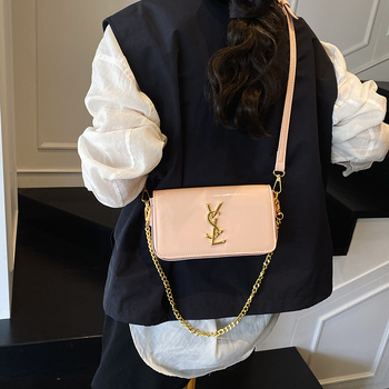 Ljetna ženska teksturirana mala kvadratna torbica s lancem, model 2025, jednostavan stil, crossbody torba