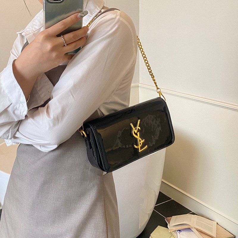 Ljetna ženska teksturirana mala kvadratna torbica s lancem, model 2025, jednostavan stil, crossbody torba