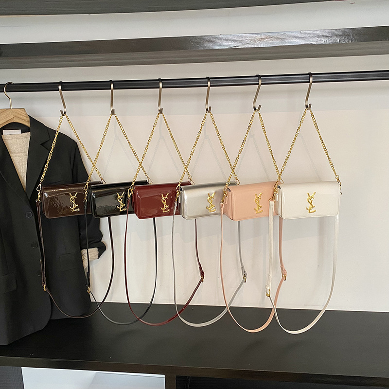Ljetna ženska teksturirana mala kvadratna torbica s lancem, model 2025, jednostavan stil, crossbody torba