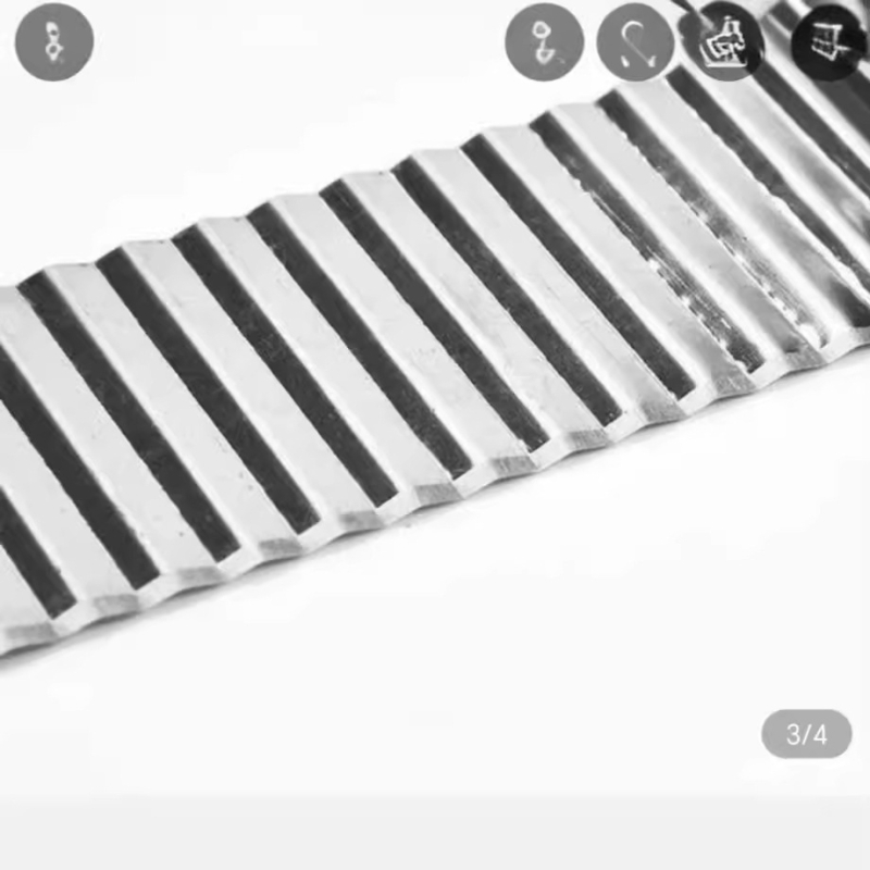 Un instrument de bucătărie din oțel inoxidabil, mâner din lemn, cu tăietor pentru cartofi cu lamă ondulată, cuțit ondulat și tăietor pentru tăiței