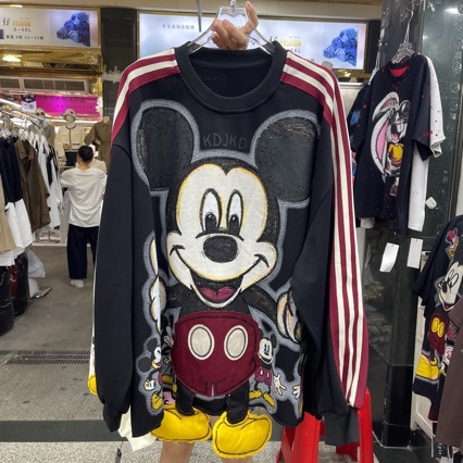 Duks od fleecea velikog formata s tri trake, patchwork vez s fliterima, okrugli izrez, dugi rukavi, zimski stil, unisex