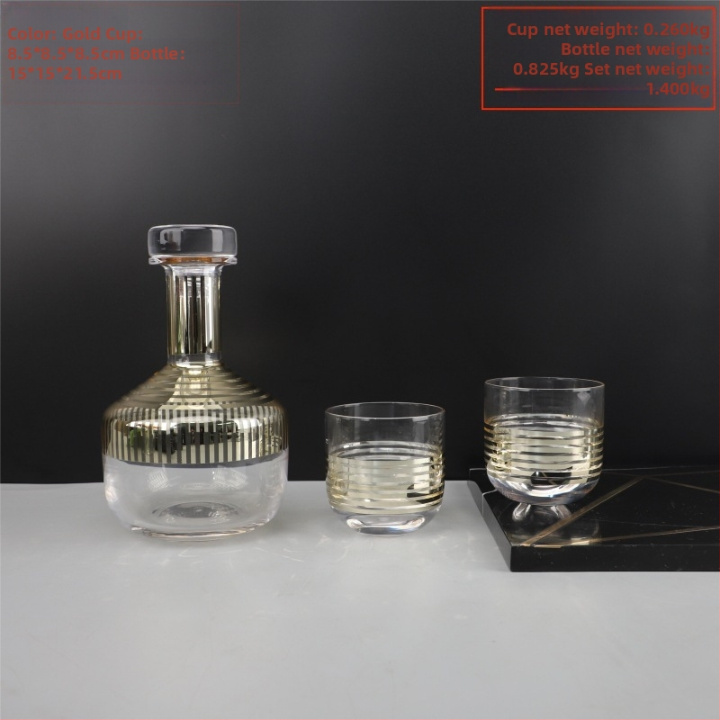 Decantor din sticlă pentru apă rece, în stil modern de lux – piesă decorativă pentru living.