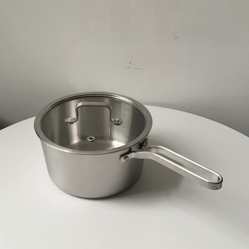 Oală mică din oțel inoxidabil 304, netencuită, cu design nervurat, pentru alimentația bebelușilor și tăițeilor instant, însoțită de lingură