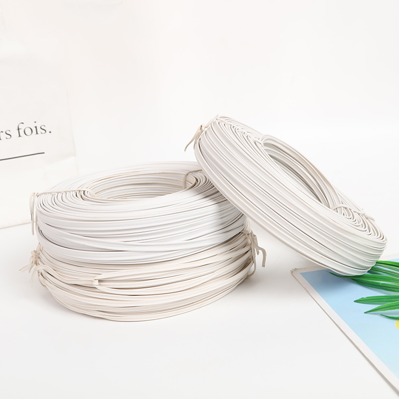 Bijela dvostruko jezgrena žica s PVC premazom za vezivanje u vrtu, ploski profil, širina 5,5 mm, PVC traka s širokim rubom
