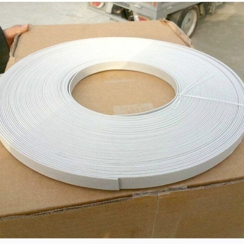 Bandă PET embossată, alb-negru, ecologică, pentru ambalare, grosime 0,55–0,8 mm, rezistență la tracțiune 160 kg