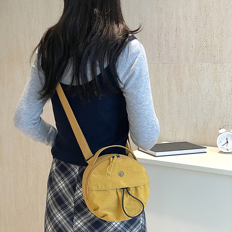Najlon crossbody torba, lagana, mala okrugla forma, japanski stil, jednostavna ženska torba, jesen 2025