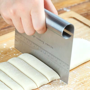 Tăietor din oțel inoxidabil pentru făină, destinat uzului casnic, cu scară; spatulă din oțel inoxidabil pentru aluat de prăjit și aluat pentru tăiței de orez; instrument de coacere