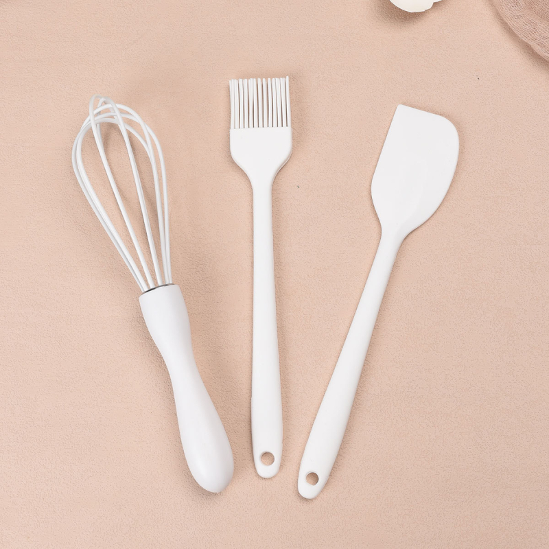 Set de unelte pentru coacere din silicon: spatule, pensulă de ulei și tel manual – trei piese, de calitate alimentară