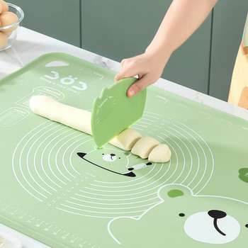 Set de aluat pentru uz casnic: tăietor de aluat, racletă de aluat, spatulă din silicon alimentar, covoraș de frământat și unelte pentru coacere