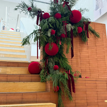 Minge roșie din velur pentru Crăciun – ornament suspendat pentru vitrină și ușă, decor de Anul Nou