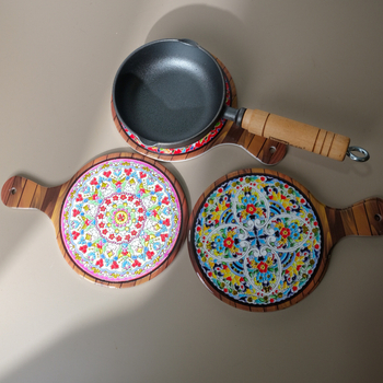 Placă ceramică izolatoare pentru masă cu folie de aur și model floral