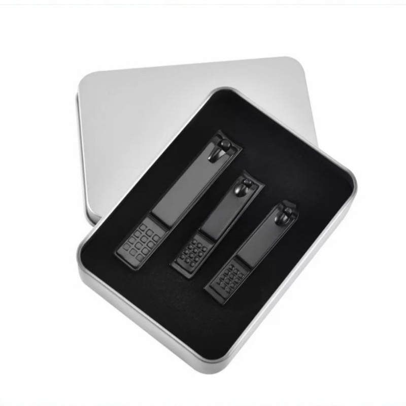 Clește de unghii într-o cutie metalică portabilă – instrumente de manichiură
