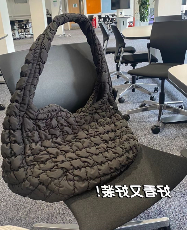 COS Cloud torba za jesen-zimu 2025, velik kapacitet, Dumpling stil, crossbody i tote torba