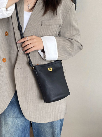 Ženska torbica od prave kože, bucket stil, mini crossbody, lagana, ljeto 2025