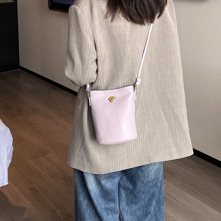 Ženska torbica od prave kože, bucket stil, mini crossbody, lagana, ljeto 2025
