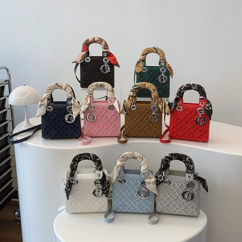Mini PU izšivena torba Princess Diana, elegantna torba za ručno nošenje i preko ramena, teksturirani završetak, svestrana dnevna torba