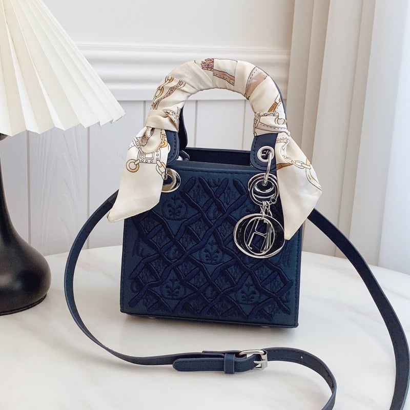 Mini PU izšivena torba Princess Diana, elegantna torba za ručno nošenje i preko ramena, teksturirani završetak, svestrana dnevna torba