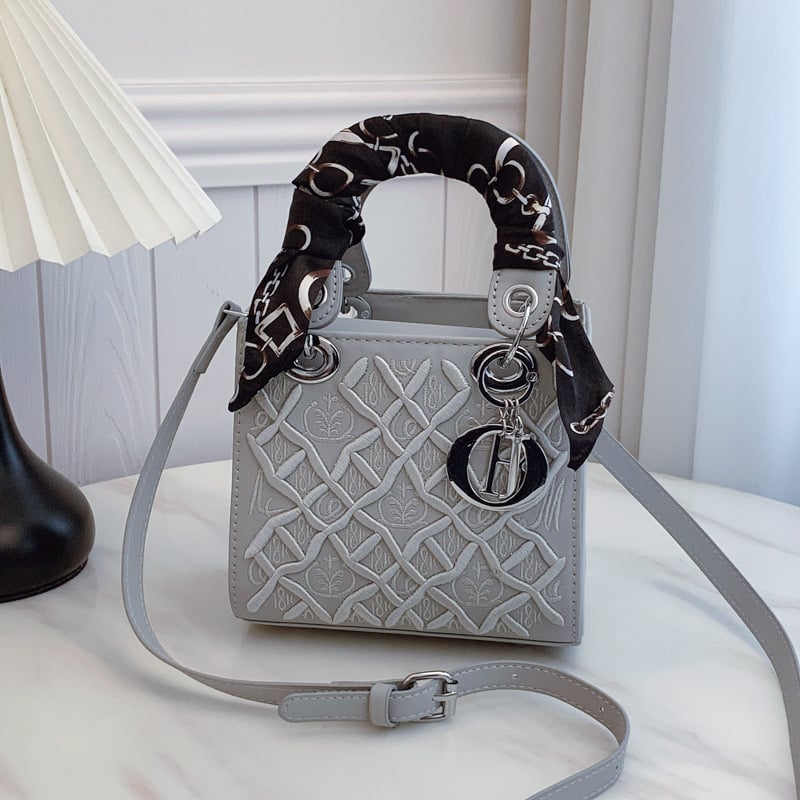 Mini PU izšivena torba Princess Diana, elegantna torba za ručno nošenje i preko ramena, teksturirani završetak, svestrana dnevna torba