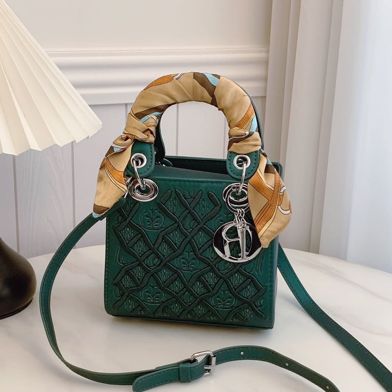 Mini PU izšivena torba Princess Diana, elegantna torba za ručno nošenje i preko ramena, teksturirani završetak, svestrana dnevna torba