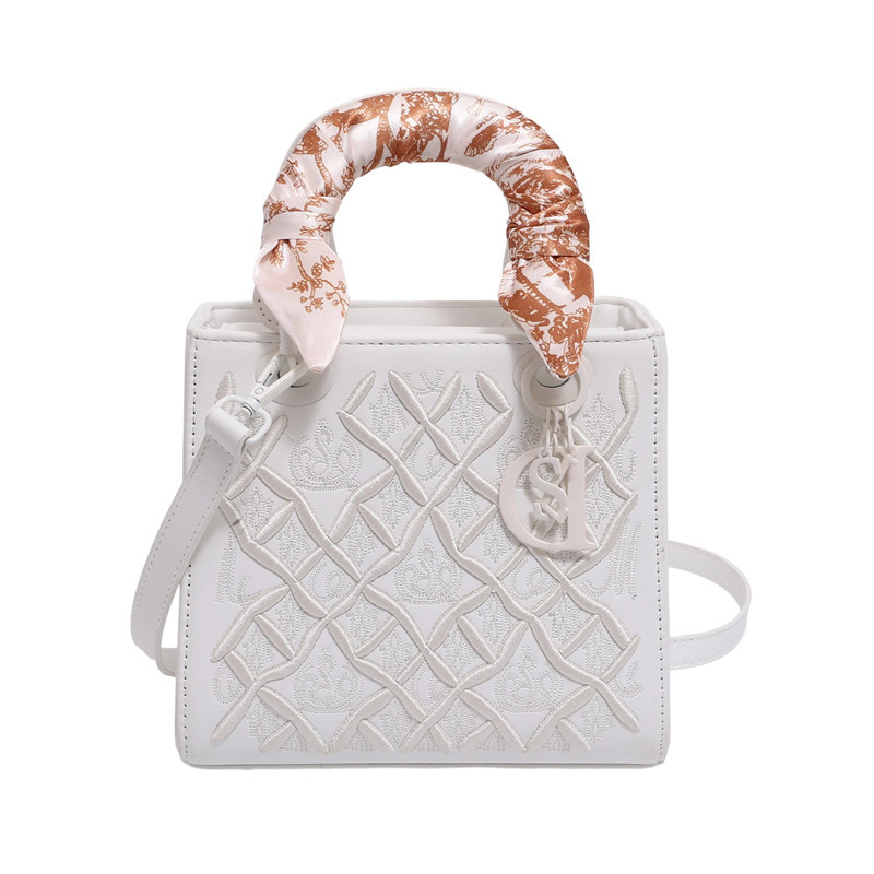 Ručna torba s trakastom šalom i vezenjem, mala kvadrata ženska torba u stilu Princeze Diane, mat završetak, zatvarač, unutarnja pretinica od poliestera, svakodnevna crossbody
