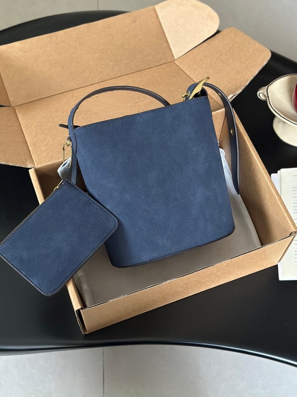 Bleecker21 Mala kožna bucket torbica s velikim kapacitetom, moderna i svestrana crossbody torba preko ramena