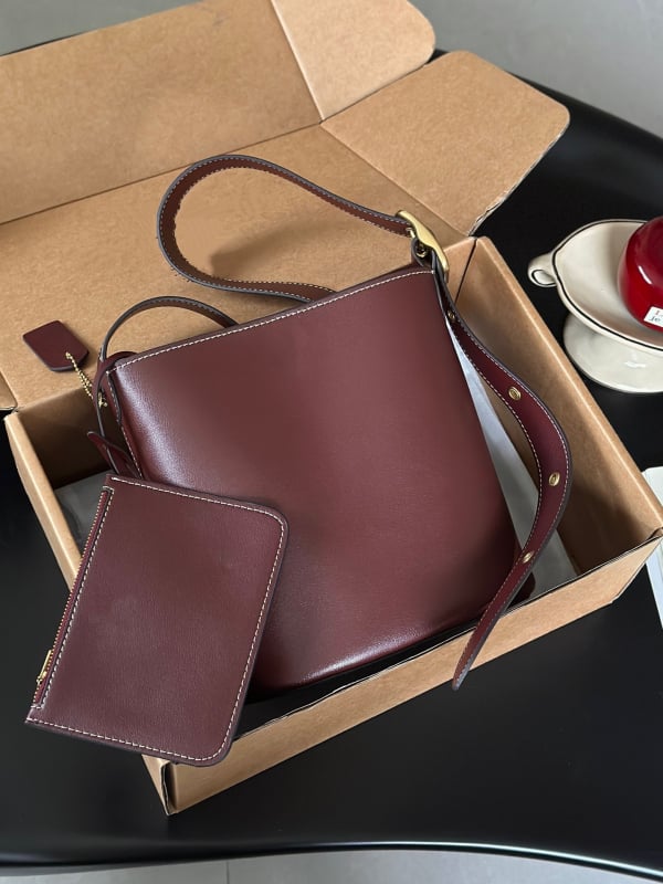 Bleecker21 Mala kožna bucket torbica s velikim kapacitetom, moderna i svestrana crossbody torba preko ramena