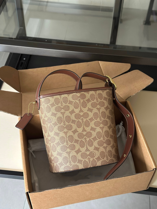 Bleecker21 Mala kožna bucket torbica s velikim kapacitetom, moderna i svestrana crossbody torba preko ramena