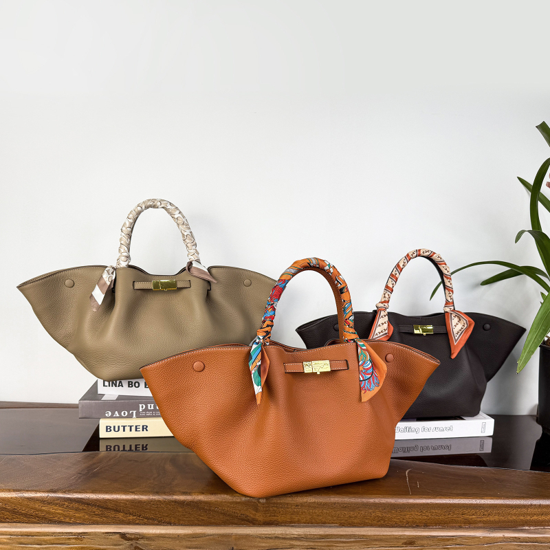Velika kožna ženska tote torbica, svestran dizajn za nošenje preko ramena ili crossbody