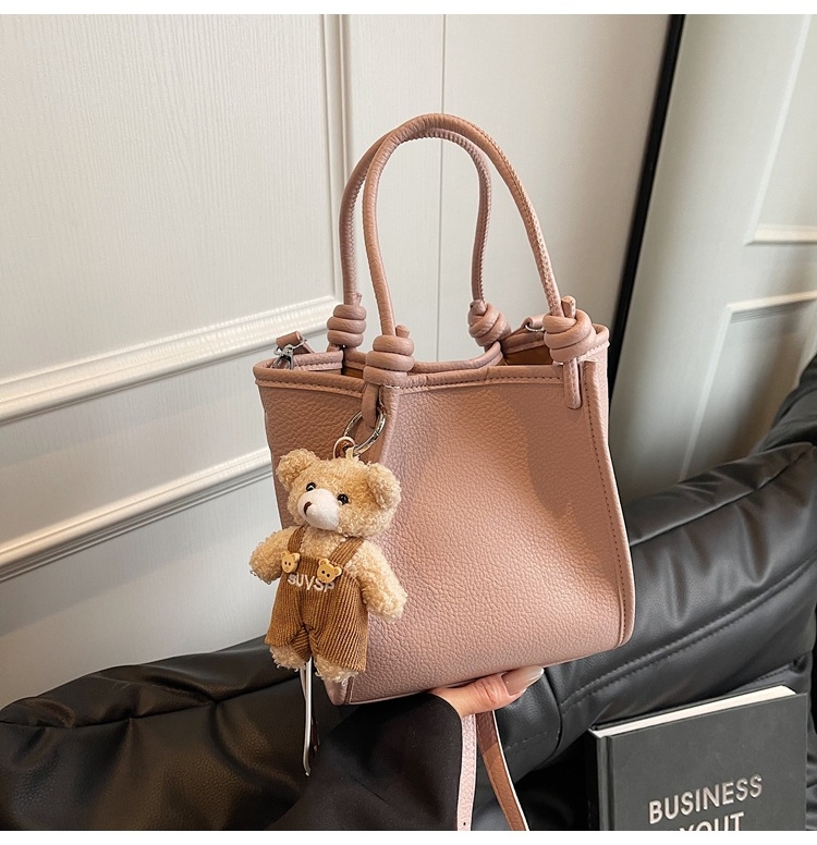 2026 modna ženska torba bucket bag — minimalistička, svestrana i elegantna