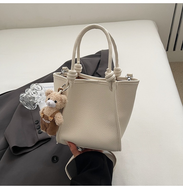 2026 modna ženska torba bucket bag — minimalistička, svestrana i elegantna