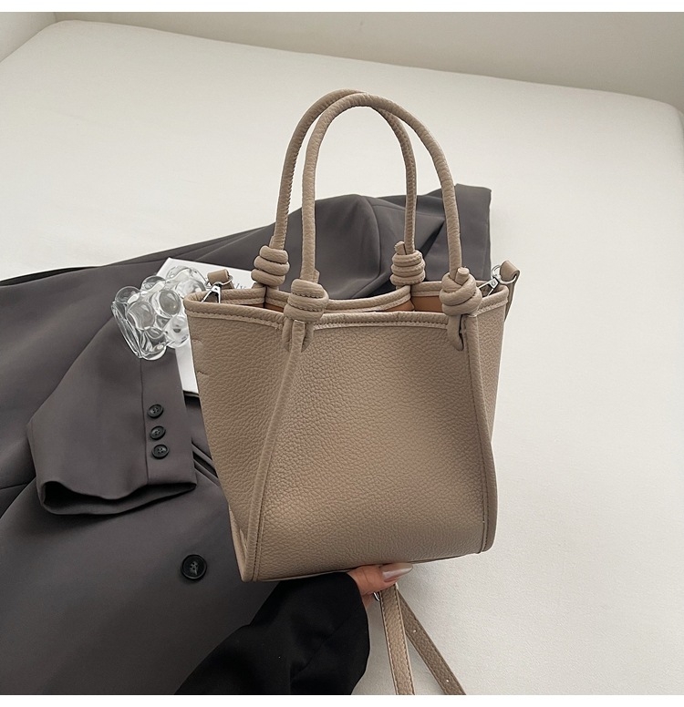 2026 modna ženska torba bucket bag — minimalistička, svestrana i elegantna