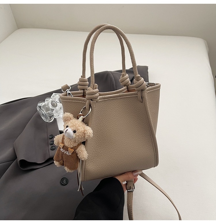 2026 modna ženska torba bucket bag — minimalistička, svestrana i elegantna