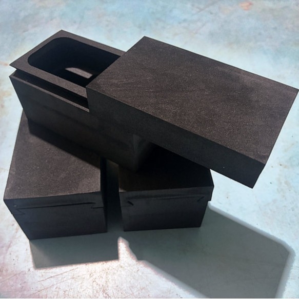 Spumă EVA pentru interiorul unei cutii de parfum, neagră, densitate mare, tăiere cu laser și gravură, personalizabil