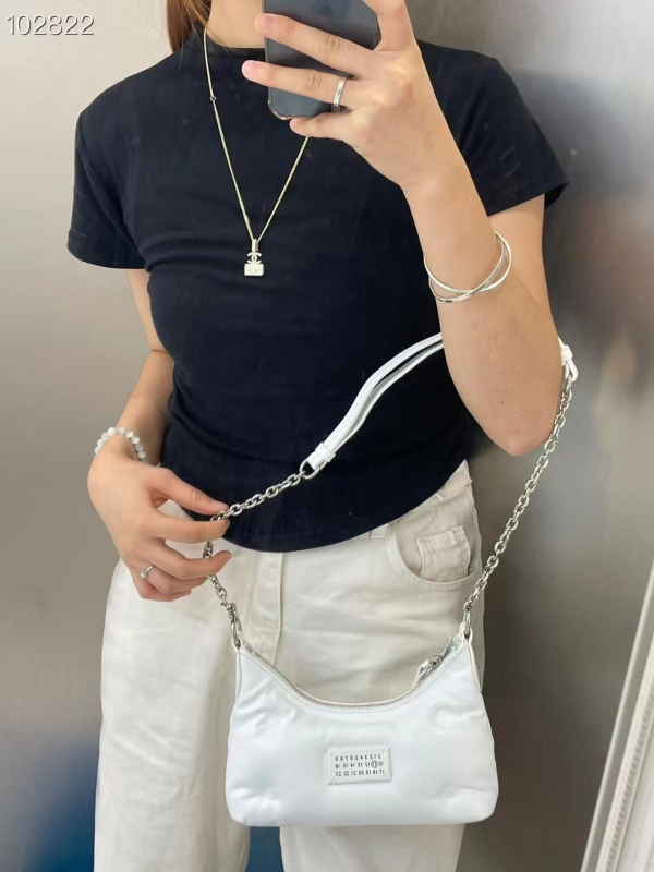 Margiela hobo torba od ovčje kože u obliku jastuka, mini crossbody, prava koža, za žene